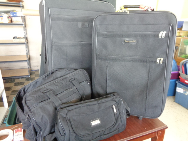 lot 6240 image: 4 piece luggage set