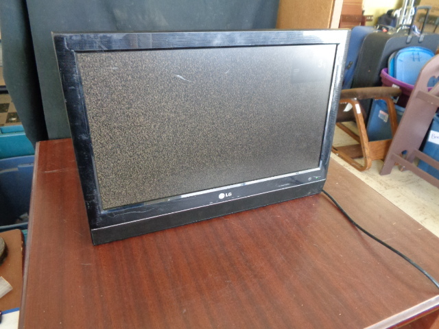lot 6247 image: 20 LG TV WORKS
