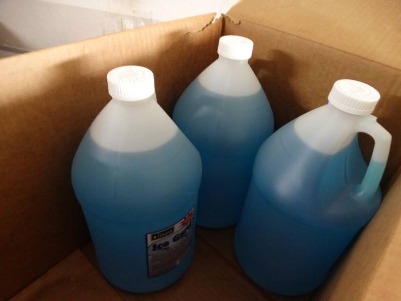 lot 5536 image: 3 full bottles of windshield washer fluid