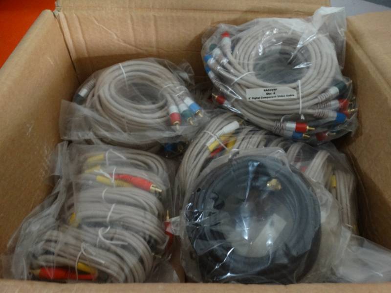 lot 5537 image: Lot of 6 foot Digital component video cable, 3 foot dual audio cable, and 6 foot audiovideo interconnect cable