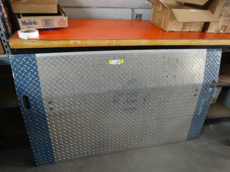 lot 5538 image: Steel loading dock plate semi dock plate