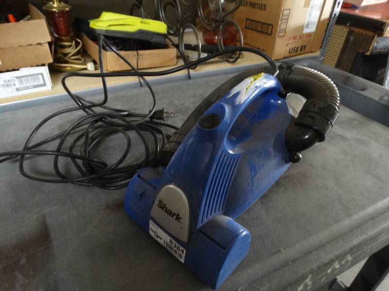 lot 8384 image: Shark vacuum cleaner