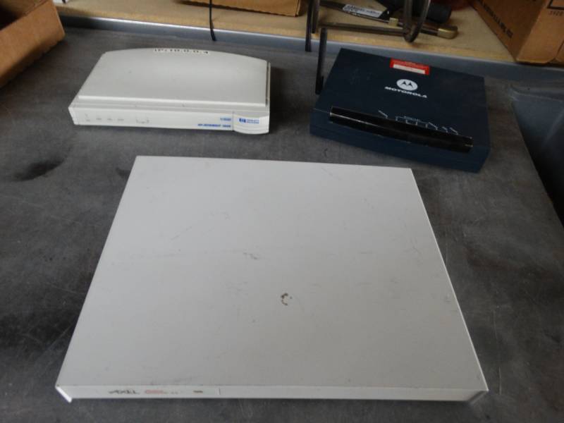 lot 8397 image: Terminal base platine terminal, HP jet direct 300x and motorola.