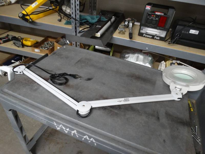 lot 8401 image: Magnifying work light.
