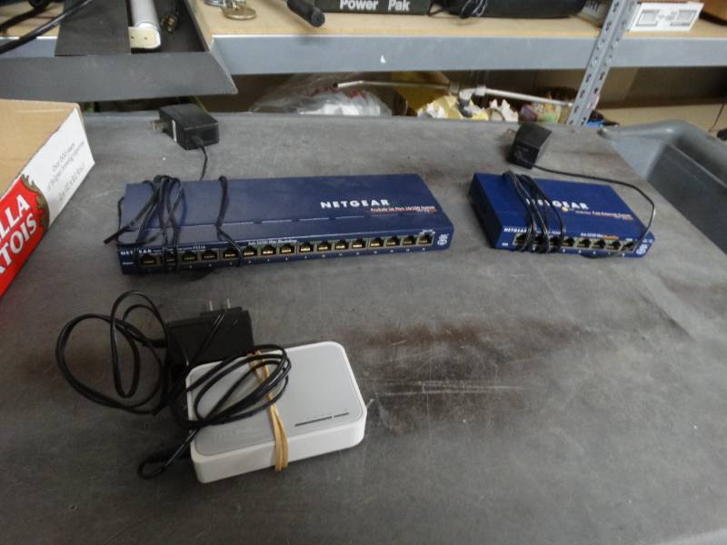 lot 8412 image: Netgear prosafe 16 port 10100 switch, netgear 8 port 10100 mbps fast ethernet switch and desktop switch.