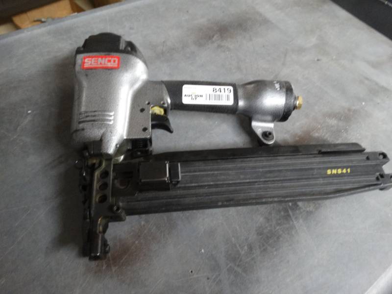 lot 8419 image: Senco SNS 41 air nailer.