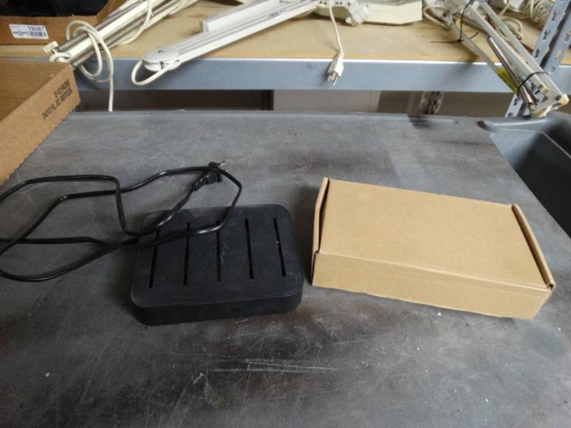 lot 8422 image: 4 USB power station and power cords.