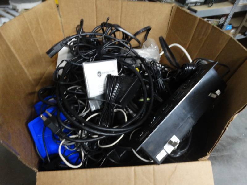 lot 8425 image: Lot of various wires.