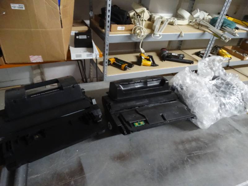 lot 8431 image: Lot of ink toners.