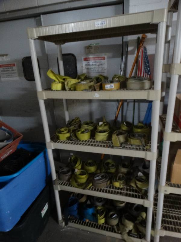 lot 8445 image: Plastic shelf w5 shelves. No contents.