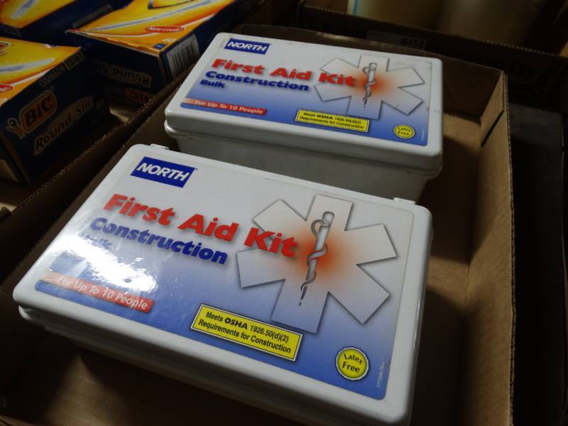 lot 8460 image: 2 First aid kits.