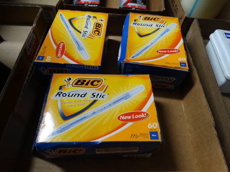 lot 8462 image: 3 Boxes of bic ball pens.