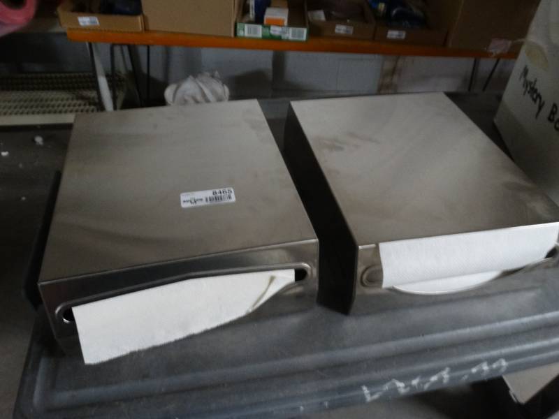 lot 8465 image: 2 Paper towel holders.