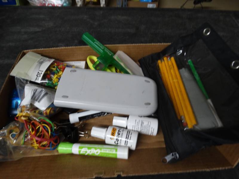 lot 8483 image: Lot of various office supplies.
