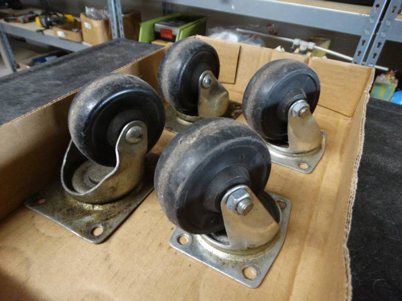 lot 8484 image: 4 Caster wheels.