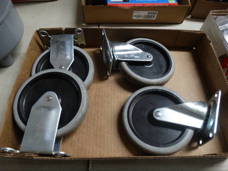 lot 8489 image: Lot of 4 caster wheels.
