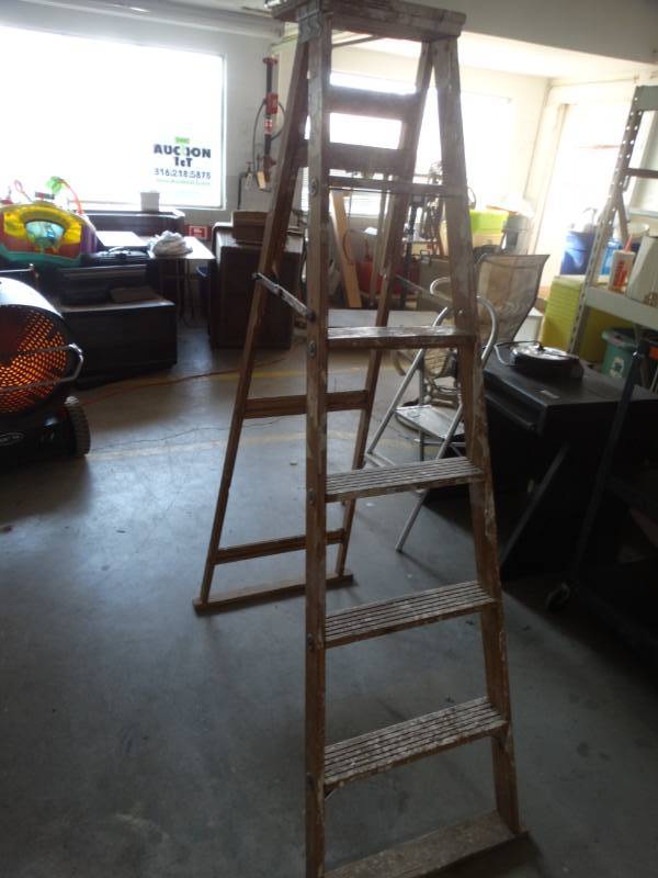 lot 8495 image: 6 Wooden ladder.