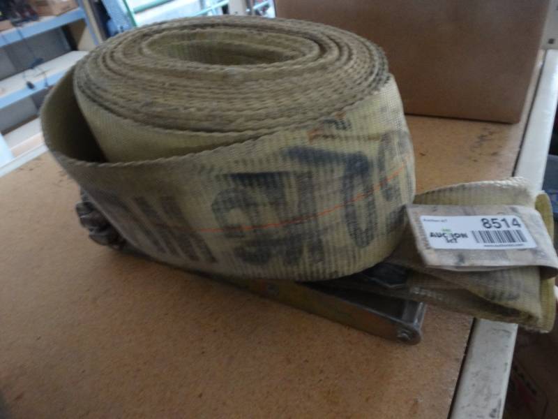 lot 8514 image: HUGE Heavy duty ratchet strap. 2450 LB