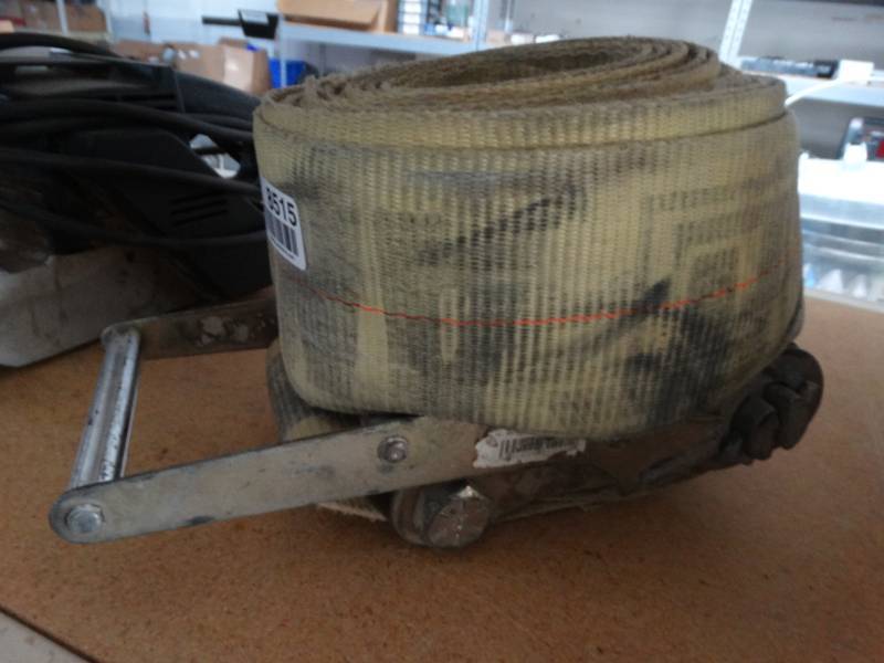 lot 8515 image: HUGE Heavy duty ratchet strap. 2450 LB
