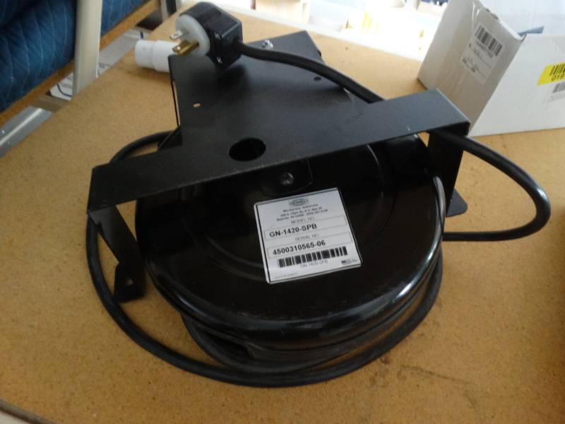 lot 8520 image: Extension cords reel.