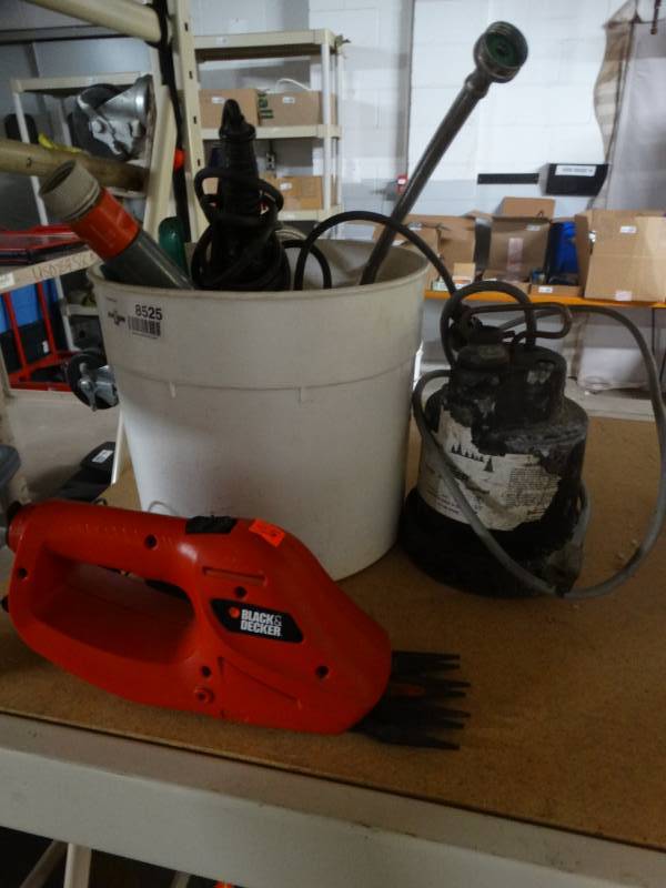 lot 8525 image: Lot of drop light, garden items, & black & decker hedger wcharger.