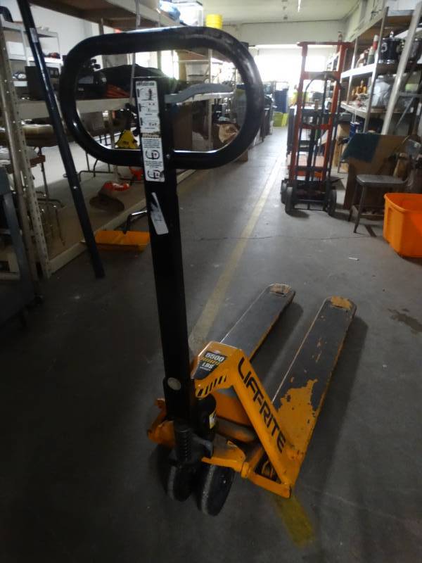 lot 8533 image: Lift-rite pallet jack 5500lb- Works as should-
