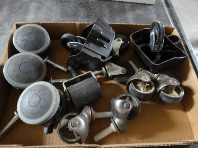lot 8540 image: Lot of various caster wheels.