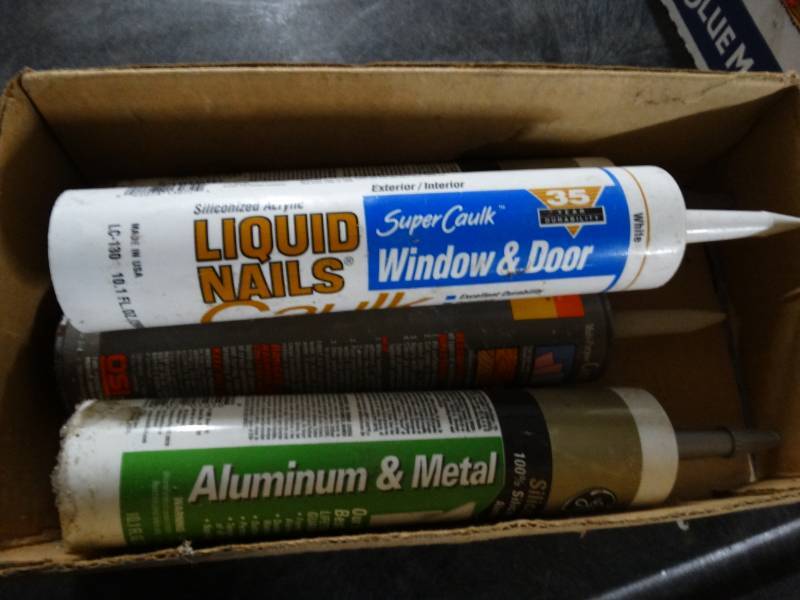 lot 8542 image: Lot of caulking.