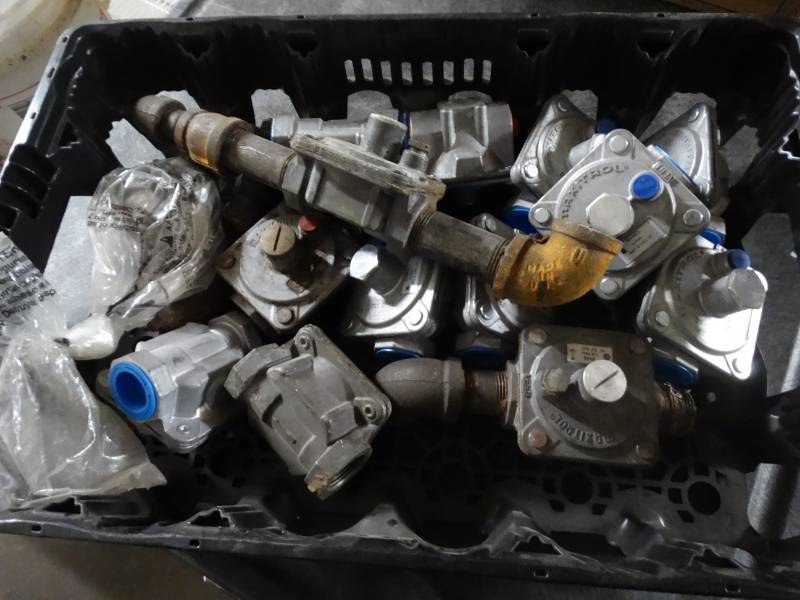 lot 8544 image: Lot of RV48CL gas regulator.