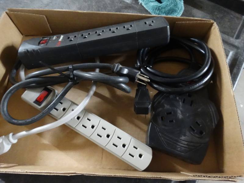 lot 8545 image: Lot of power strips.