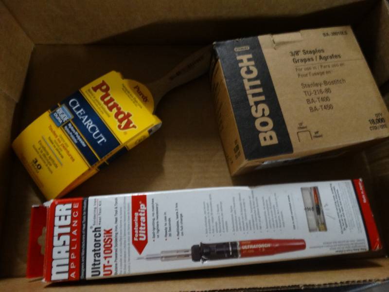 lot 8555 image: Lot of master appliance ultratorch UT-100sik and a Bostitch 38 staples.