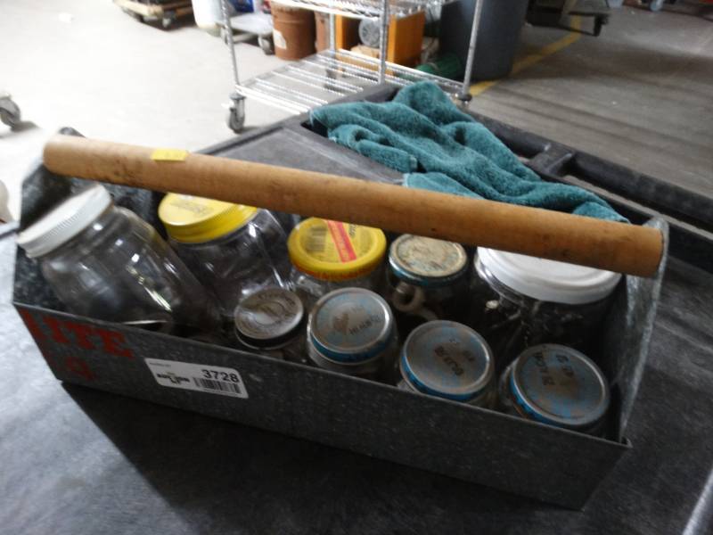 lot 8556 image: Lot of assorted hardware