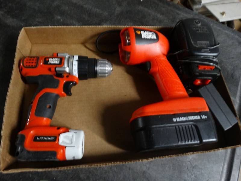 lot 8572 image: Lot of black and decker drill and flashlight with charger.