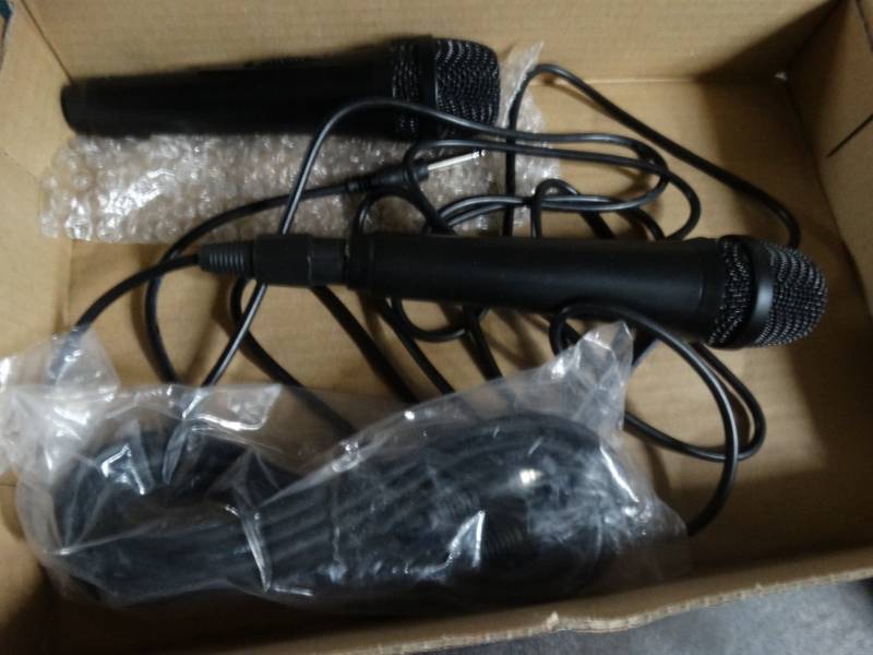 lot 8579 image: 2 Microphones.