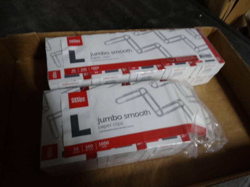lot 8580 image: Lot of jumbo paper clips.