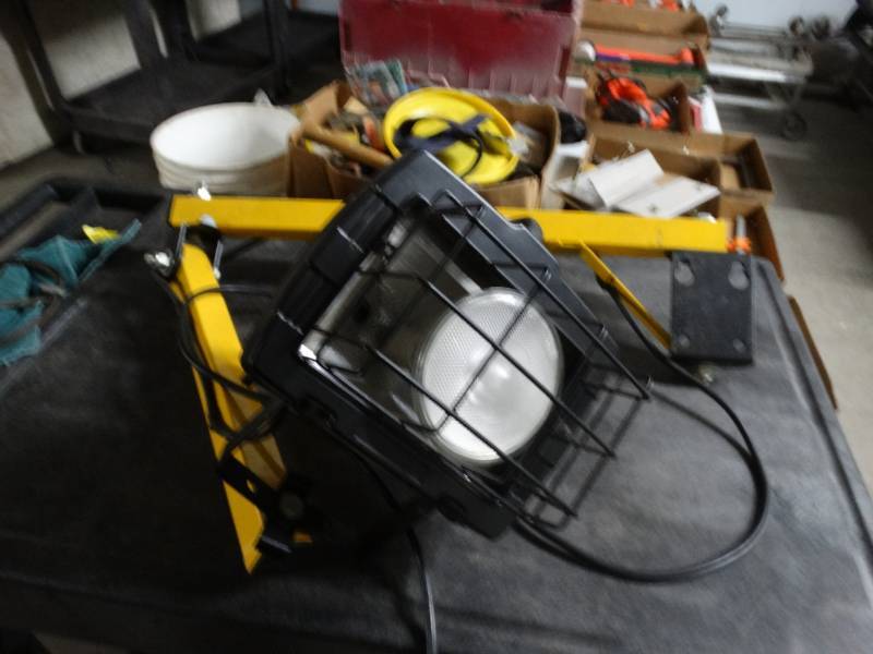 lot 8588 image: Adjustable work light.