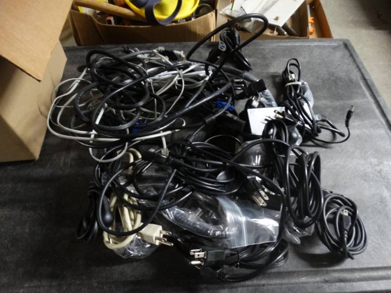 lot 8589 image: Lot of various wires.