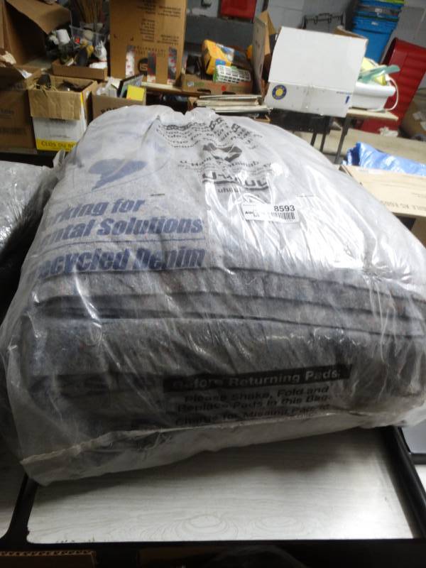 lot 8593 image: Lot of moving blankets.
