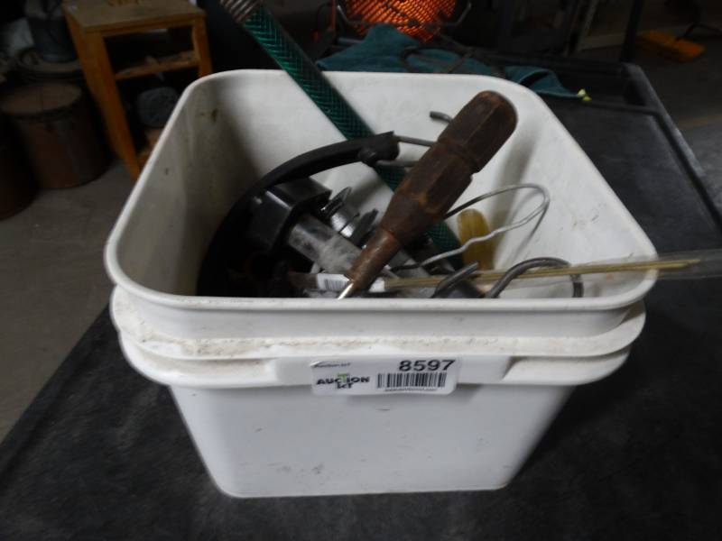 lot 8597 image: Lot of various hardware.