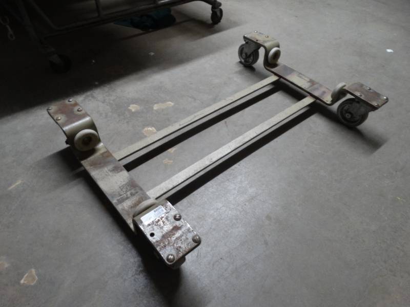 lot 8600 image: Piano dolly.