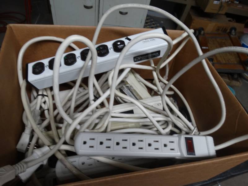 lot 8612 image: Lot of power strips.