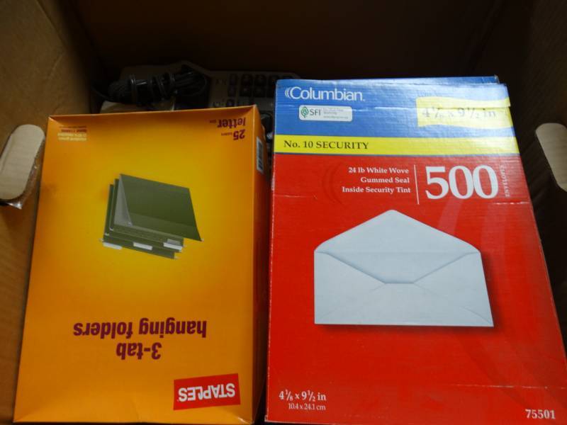 lot 8614 image: Lot of various office supplies.