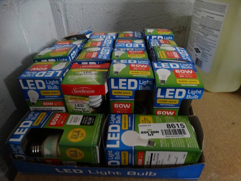 lot 8615 image: Lot of used light bulbs.