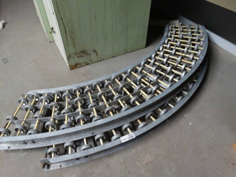 lot 8631 image: Conveyer rack.
