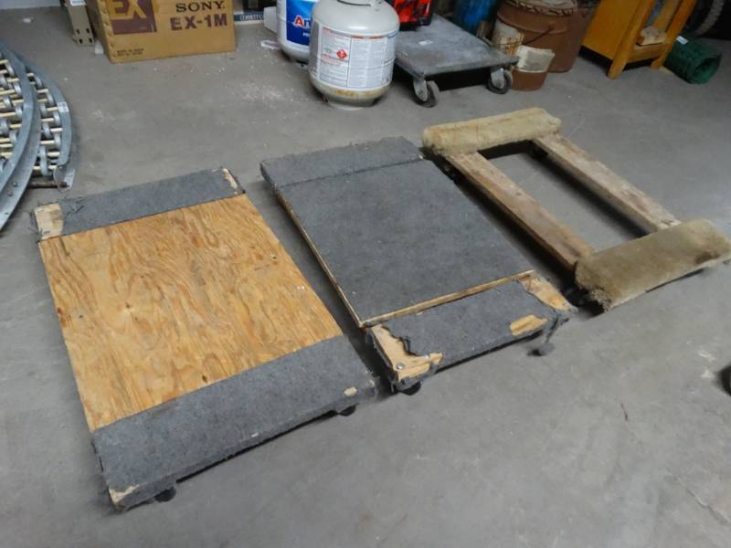 lot 8632 image: 3 Roller carts one missing a wheel.