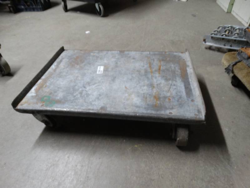 lot 8636 image: Metal cart.