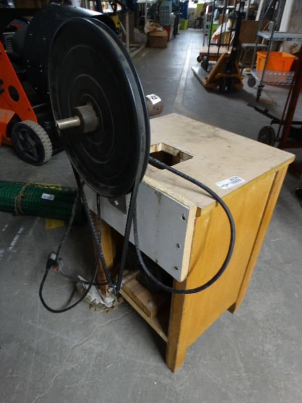 lot 8638 image: Belt drive shop tool w stand