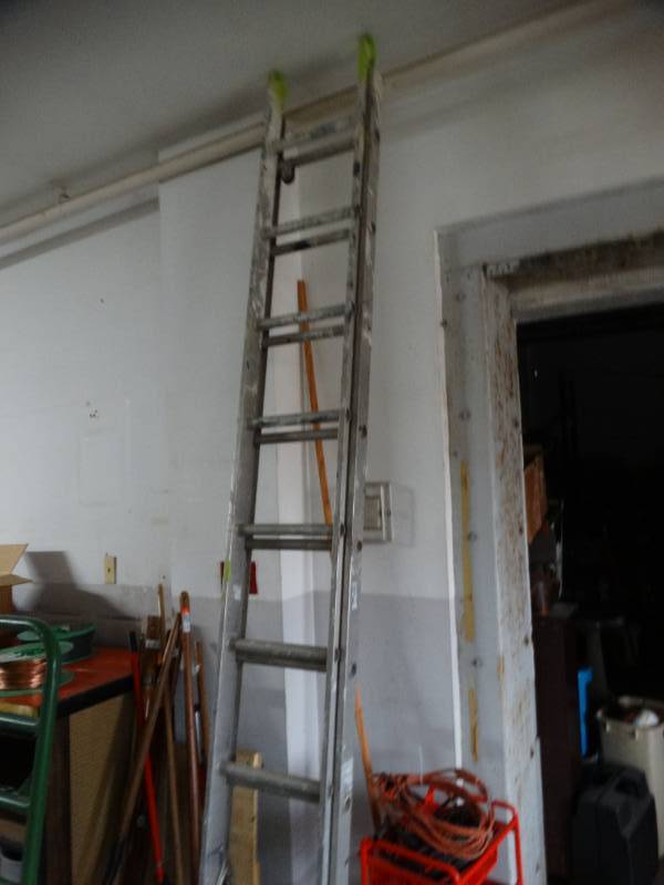 lot 8641 image: Extension ladder