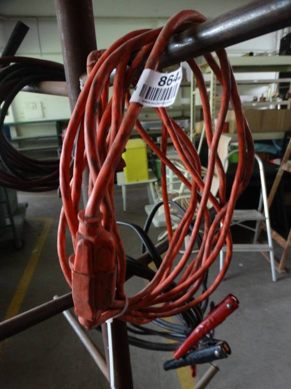 lot 8642 image: 2 Jumper cables and an extension cord.