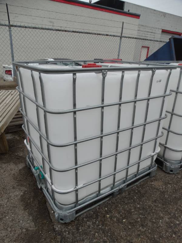 lot 8643 image: Large water container.